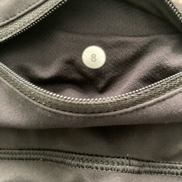 Lululemon size 8 black leggings - Picture 4 of 4